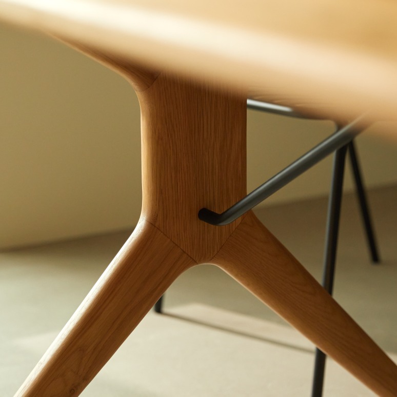 Martin - Ausziehbarer Tisch aus massiver Eiche, 6-12 Pers.