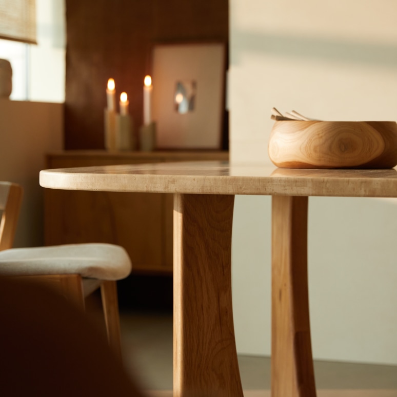 Mattia - 4-seater table in solid oak and travertine