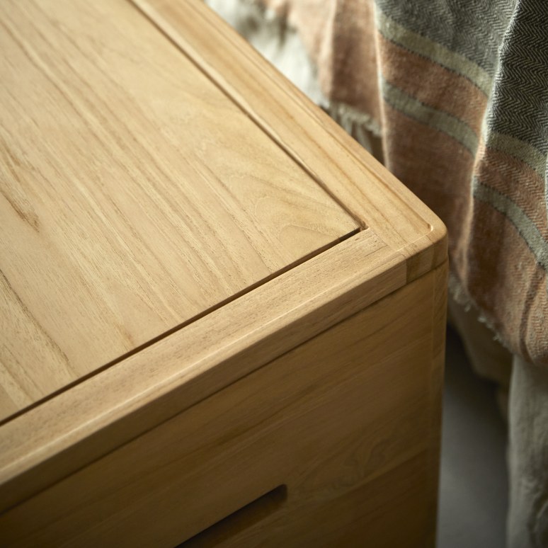 Nino - Solid teak trunk