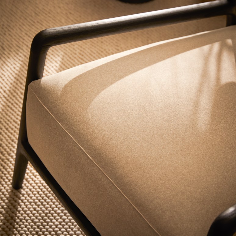 Romane - Sillón de madera de mindi negro