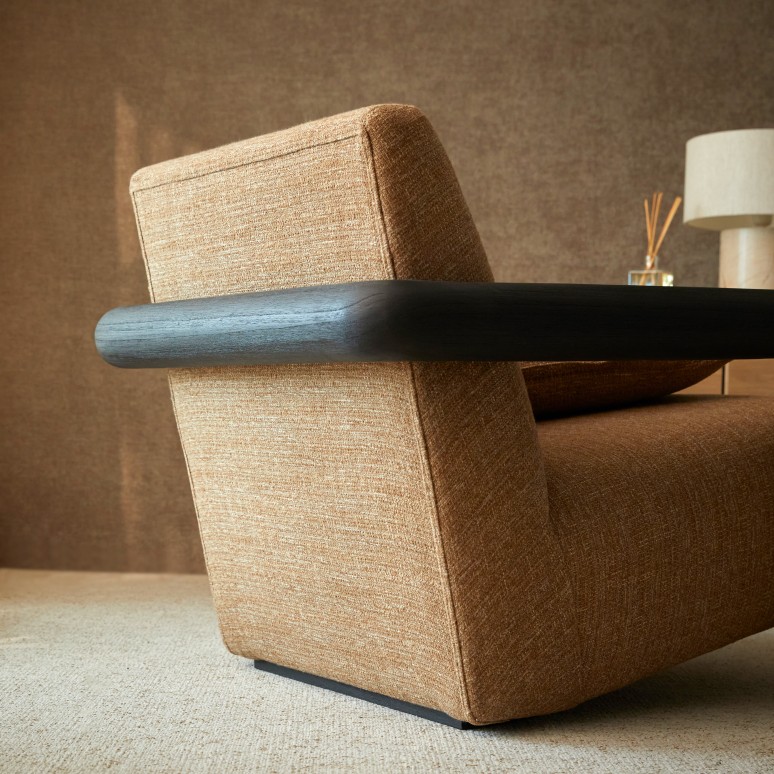 Nina - Fauteuil bas en mindi massif et tissu marron