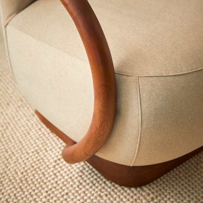 Teresa - Draaifauteuil van massief mindihout en ecru stof