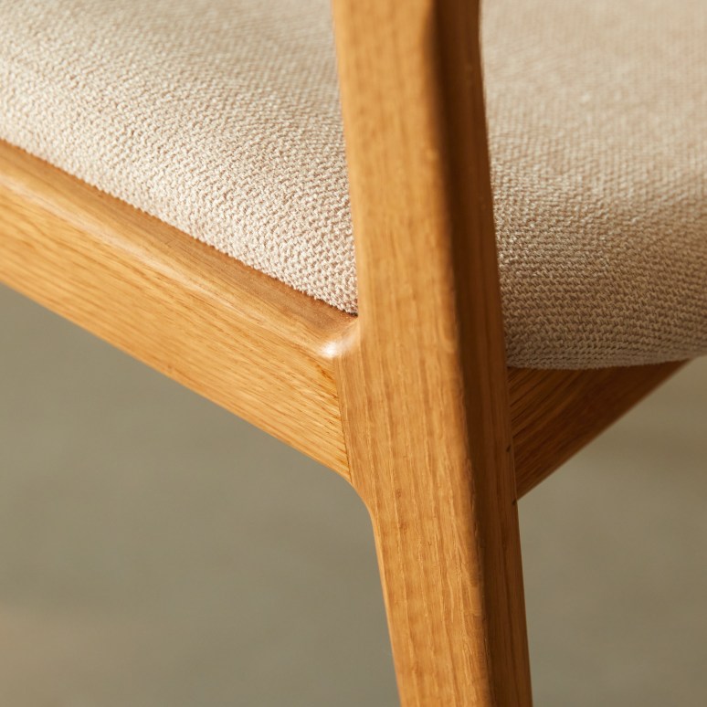 Santino - Chaise en chêne massif et tissu écru