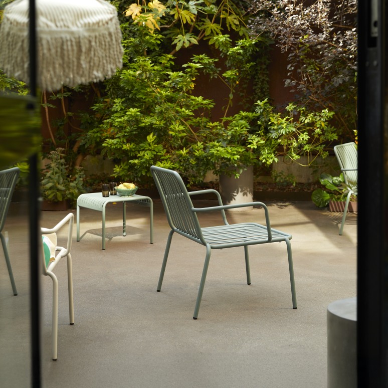 Gaby - Fauteuil bas de jardin en métal vert