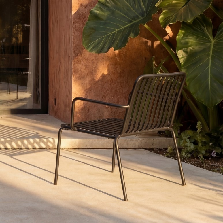 Gaby - Fauteuil bas de jardin en métal black