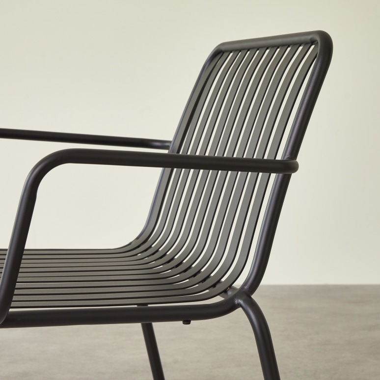 Gaby - Poltrona bassa da giardino in metallo black