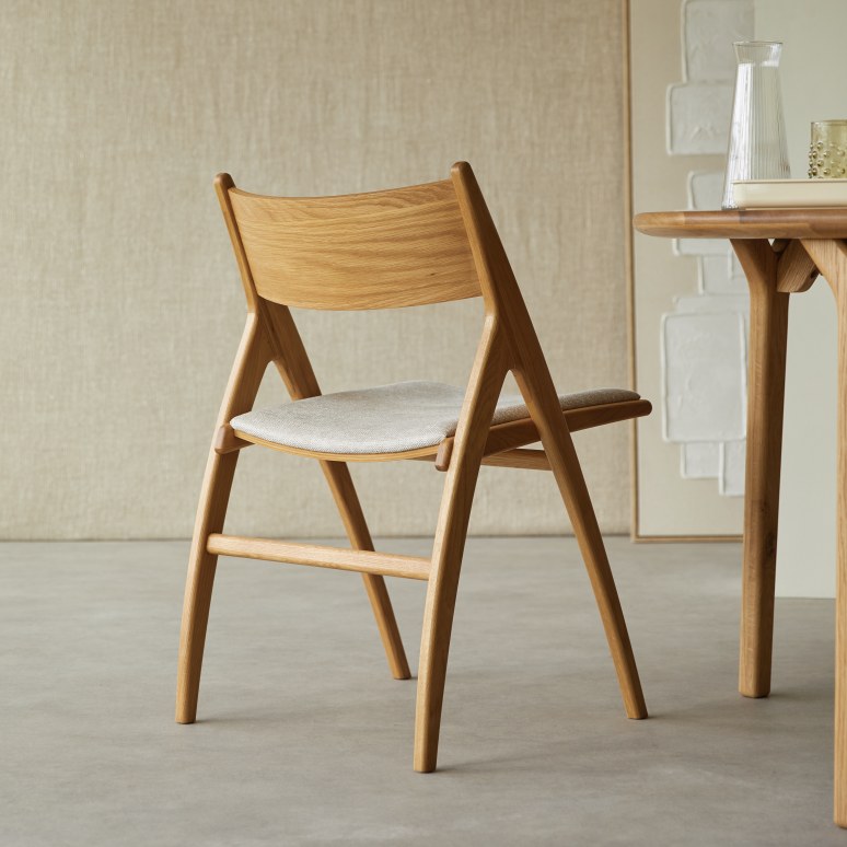 Clara - Stuhl aus Eiche und Stoff in Ecru