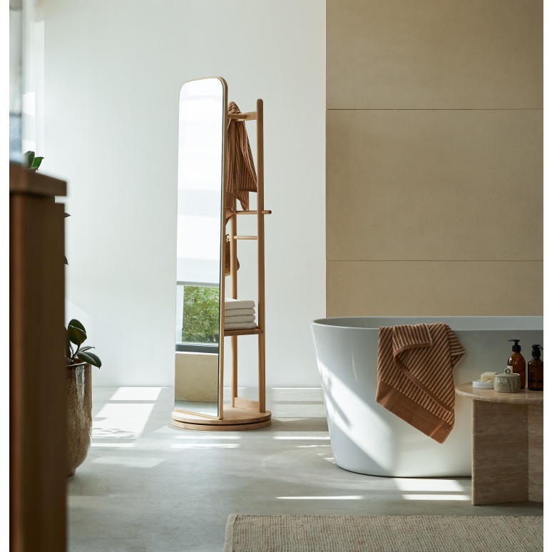 Valerio - Mirror in solid oak, with towel rail