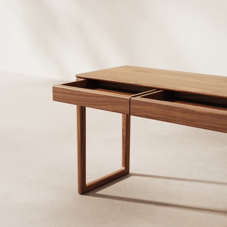Arto - Desk in solid walnut