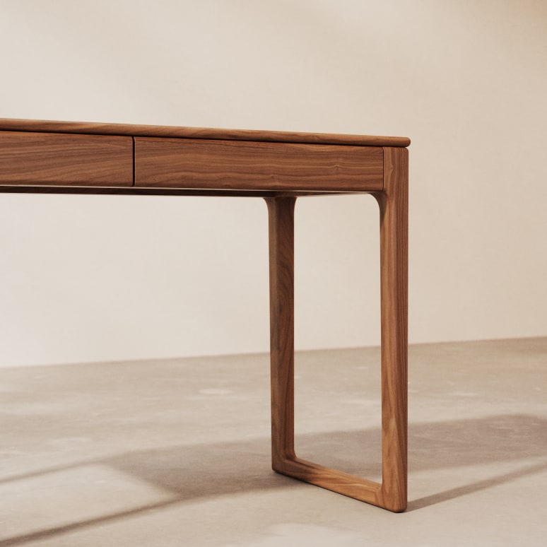 Arto - Bureau en noyer massif