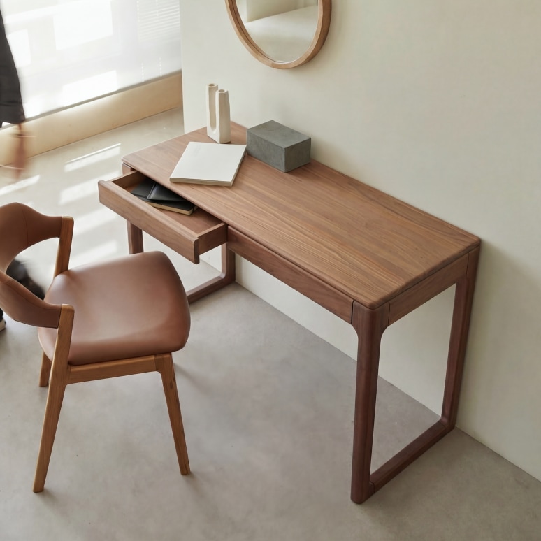 Arto - Desk in solid walnut