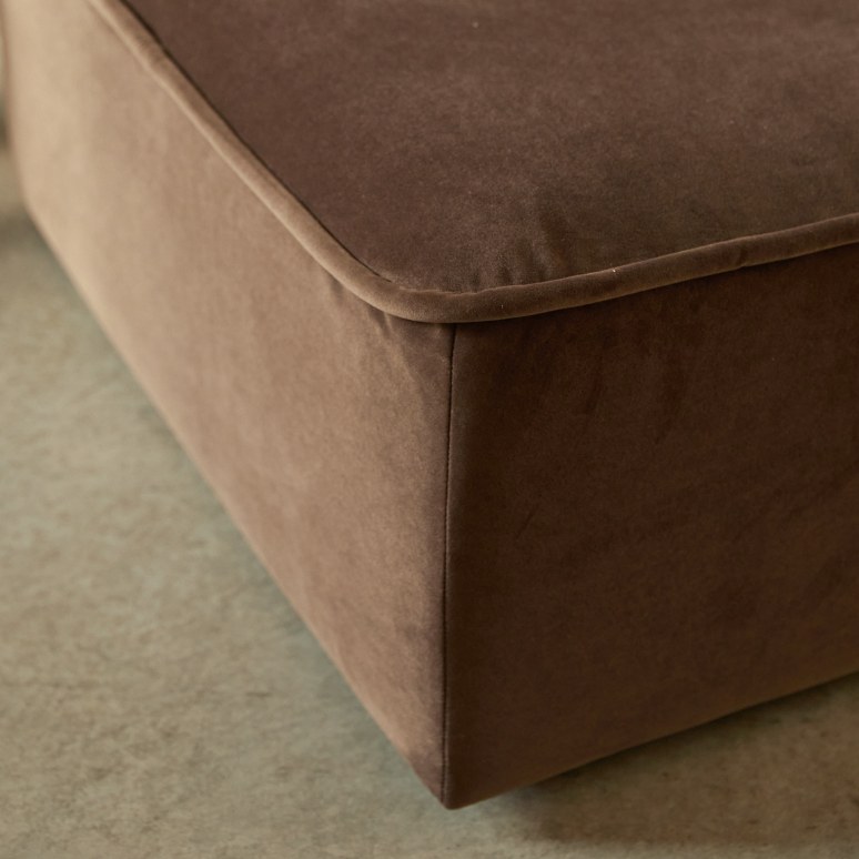 Quinto - Voetenbank in bruine stof