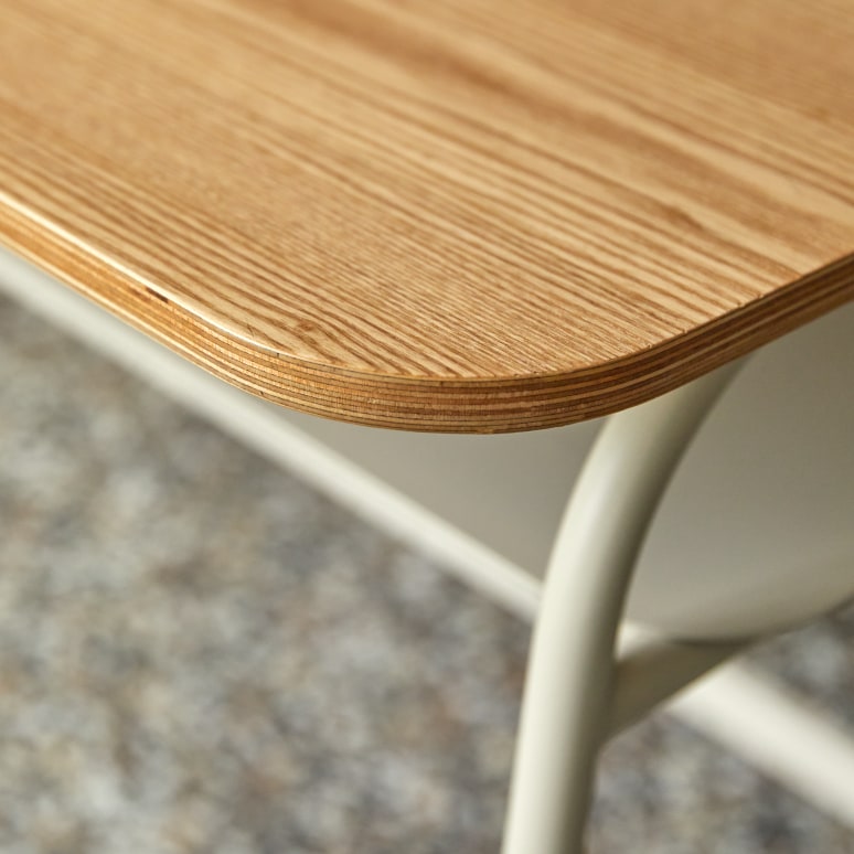 Mio - Schreibtisch aus Esche und Metall in Cream