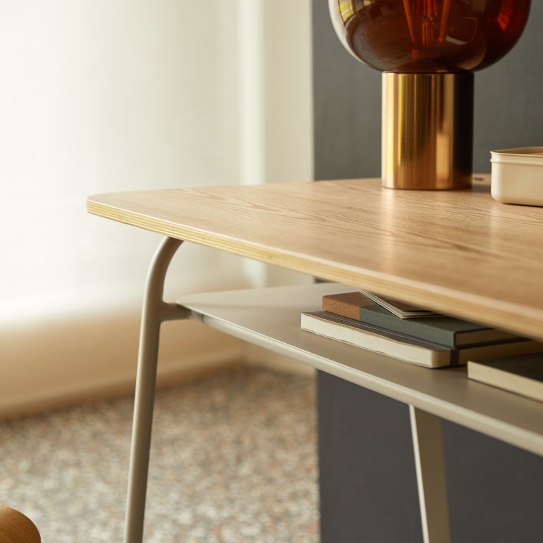 Mio - Schreibtisch aus Esche und Metall in Cream