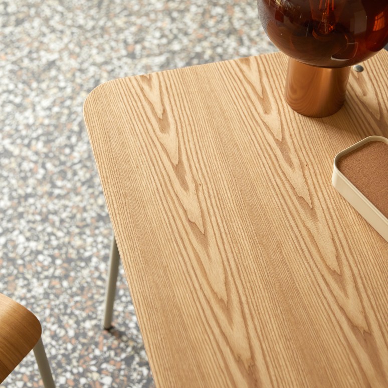 Mio - Schreibtisch aus Esche und Metall in Cream