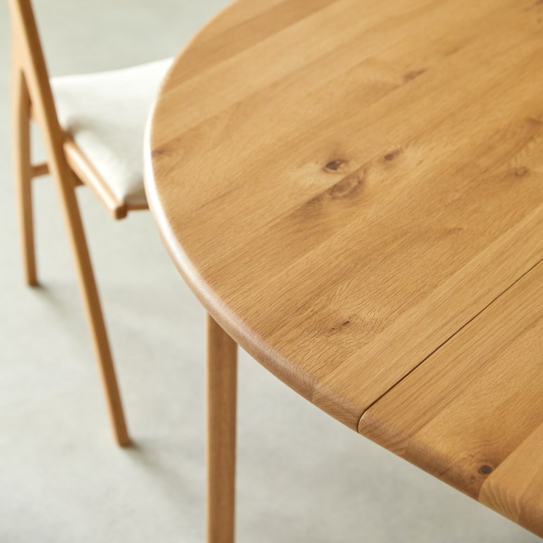Clara - Massief eikenhouten uitschuifbare ronde tafel 4-8 personen