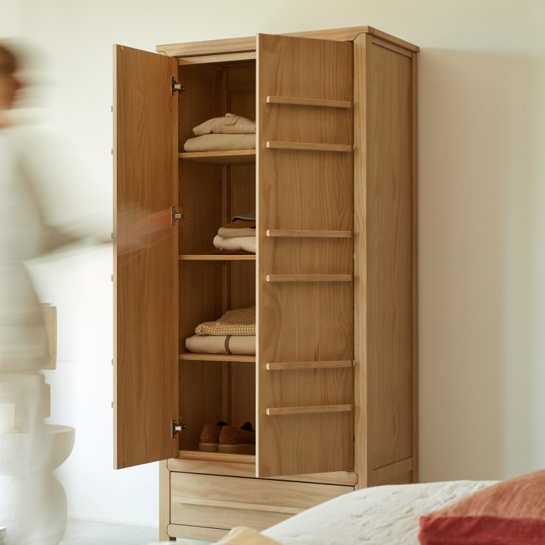 Qong - Massief dennenhouten kast