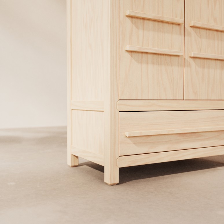Qong - Armoire en pin massif