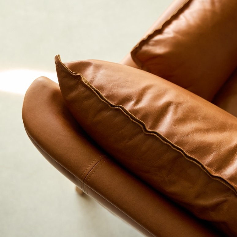 Woodnest - Leren fauteuil en massief eikenhout