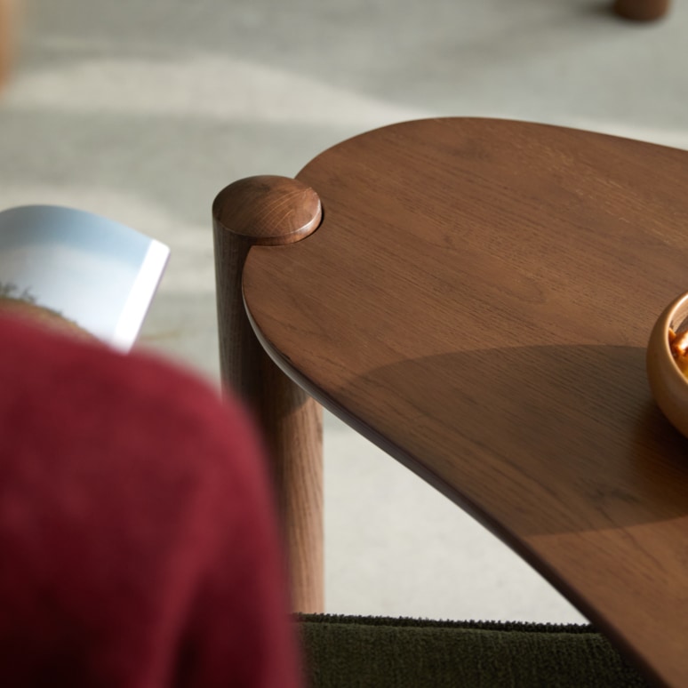 Nora - Coffee Table in solid oak, tall version