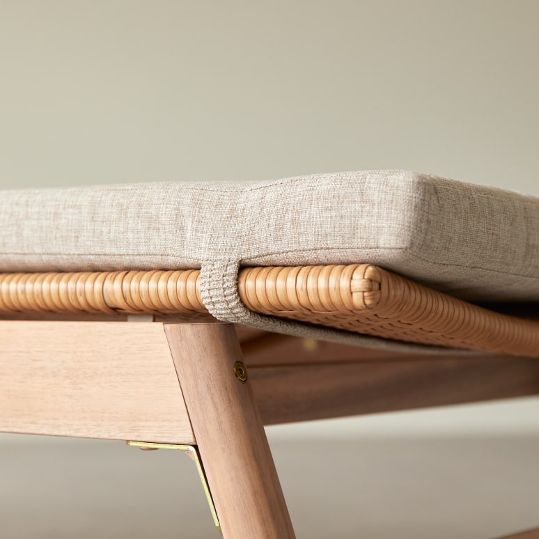 Sam - Chaise longue de jardin en acacia massif et cannage