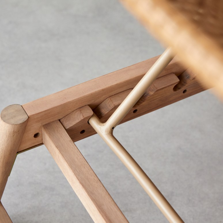 Sam - Chaise longue de jardin en acacia massif et cannage