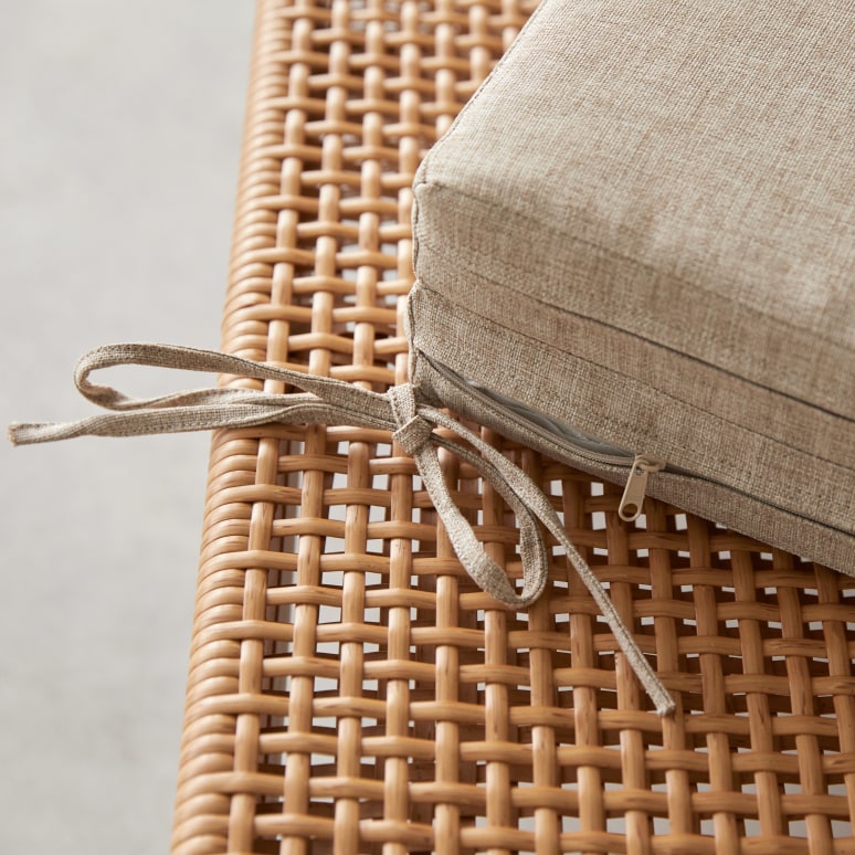 Sam - Ligbed van massief acaciahout en rotan caning