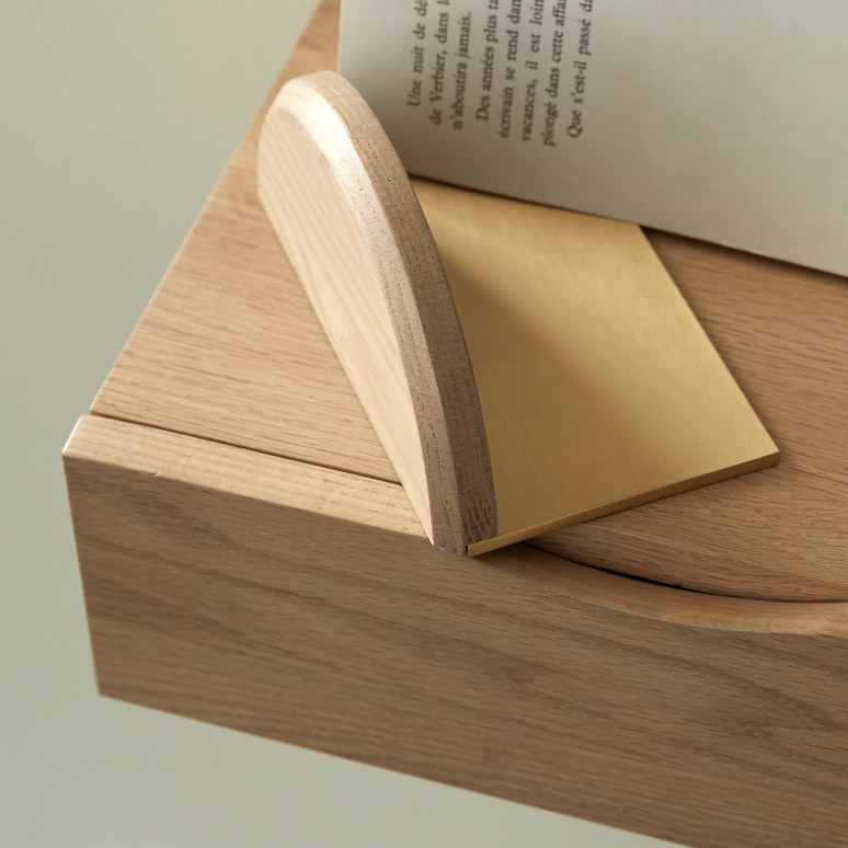 Raph - Wall-mounted solid oak bedside table