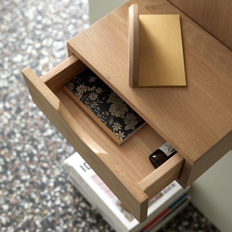 Raph - Wall-mounted solid oak bedside table