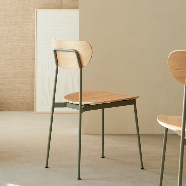 Lilo - Chair in solid ash and green metal