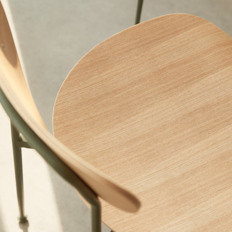 Lilo - Chaise en frêne et métal vert 