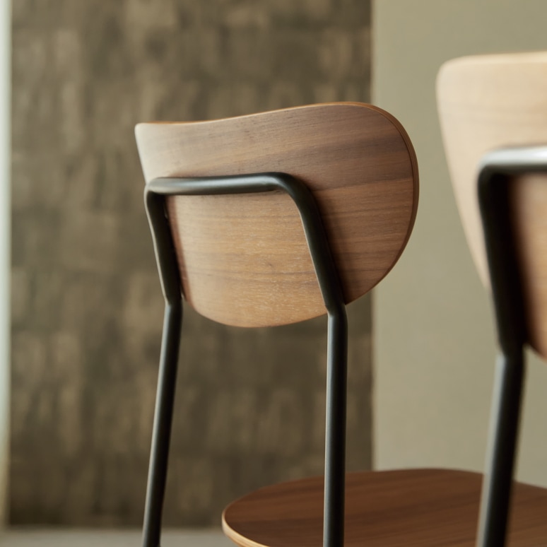 Lilo - Walnut and black metal chair