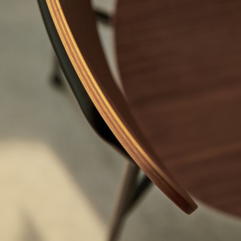 Lilo - Chaise en noyer et métal noir