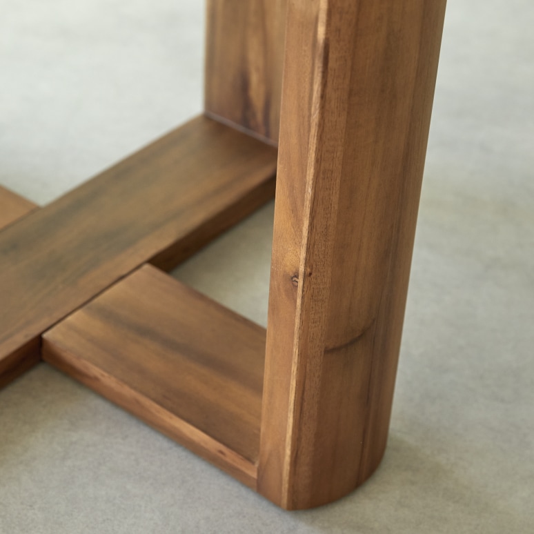 Rose May - Ronde tuintafel van massief acaciahout en ecrukleurig cement 4/6 pers.