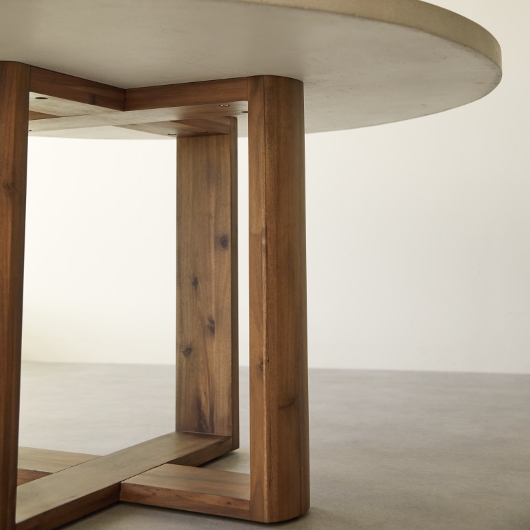 Rose May - Garden Table in solid acacia and ecru cement, 4/6 pers.