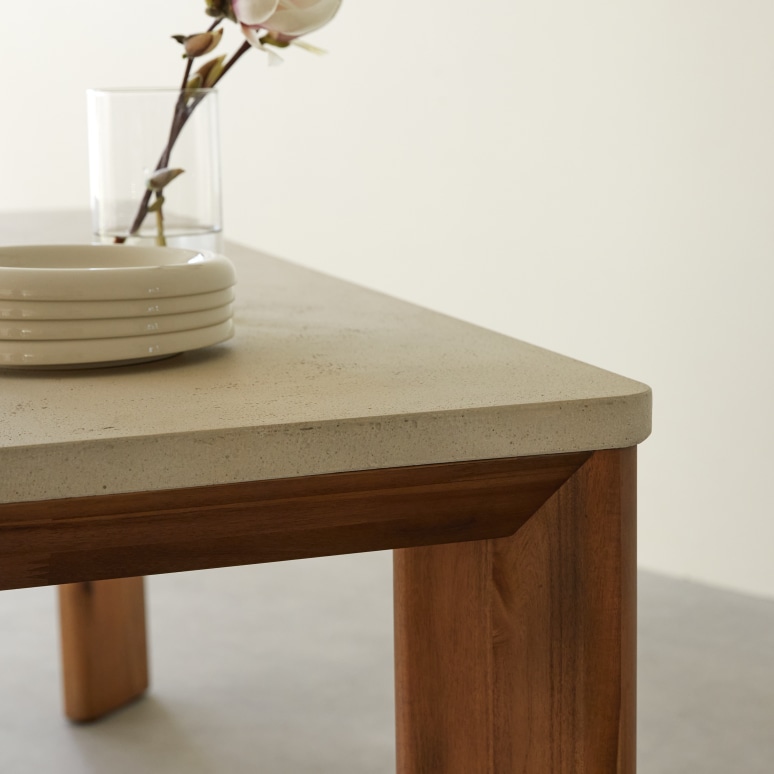 Bianca - Rechthoekige tuintafel van massief acaciahout en ecru cement 6/8 pers.