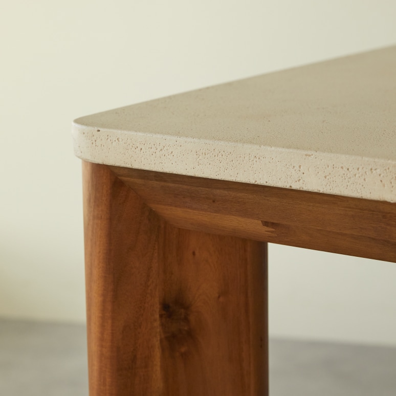 Bianca - Garden Table in solid acacia and ecru cement, 6/8 pers.