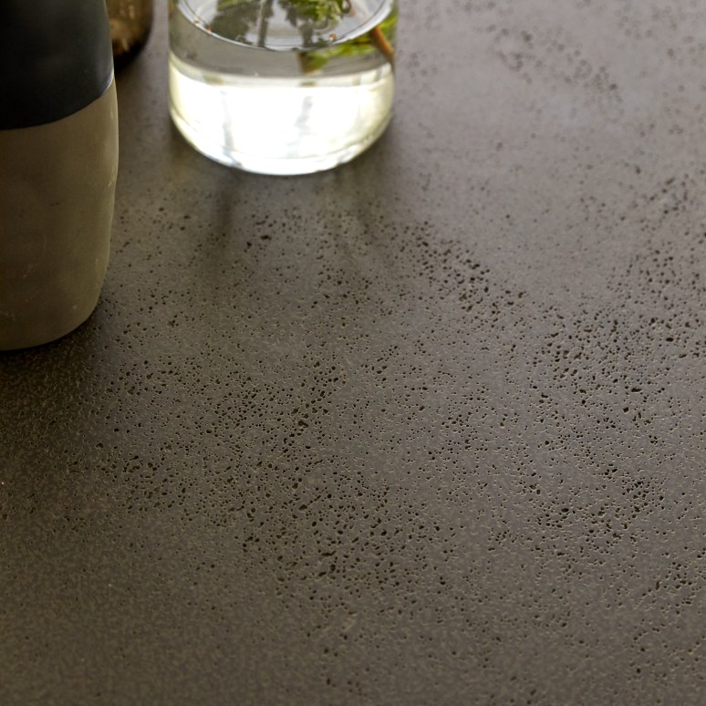 Sergio - Garden Table in solid acacia and dark grey cement, 6/8 pers.