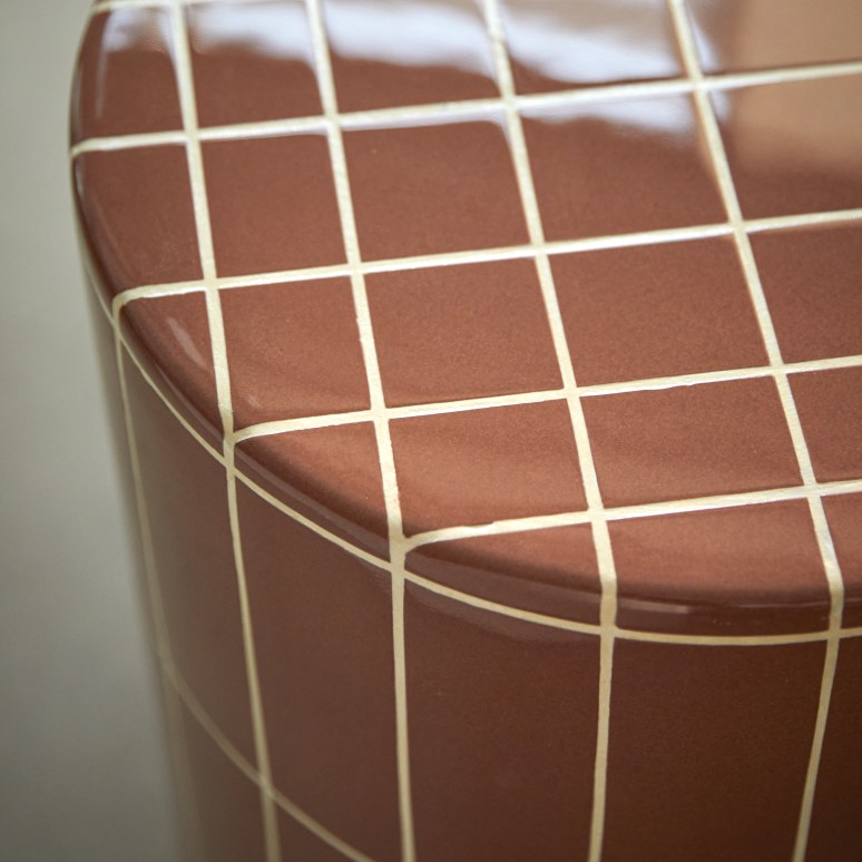 Georges - Terracotta bijzettafel van cement met tegel-effect en eikenhout