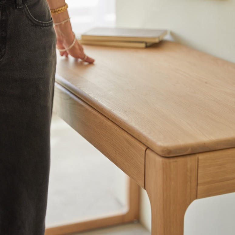 Arto - Desk in solid oak