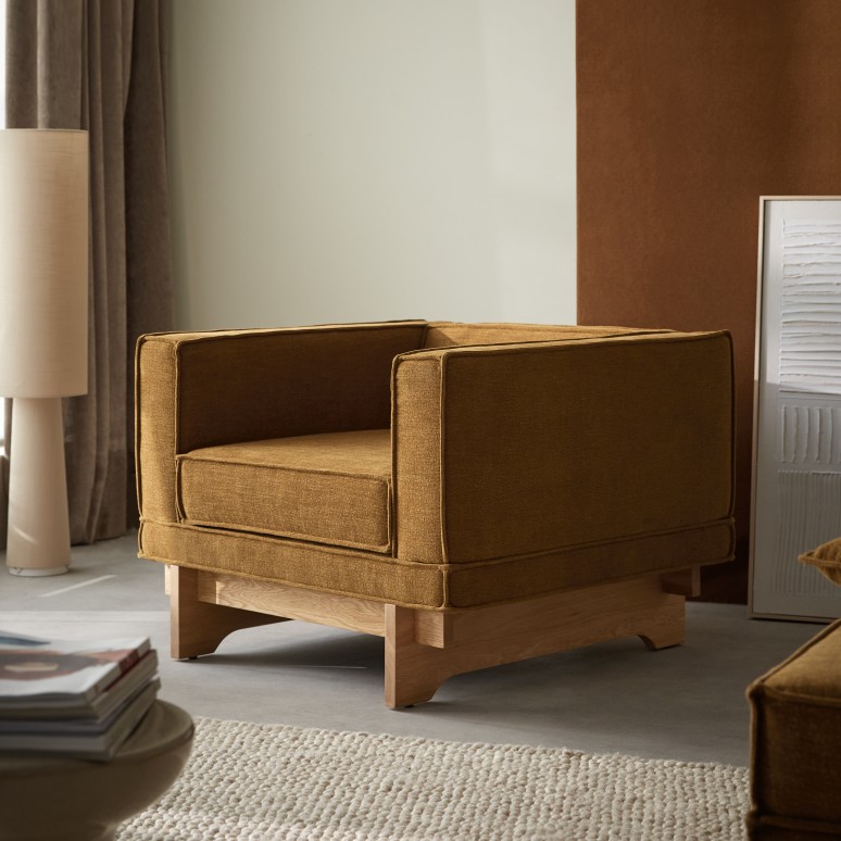 Miu - Fauteuil en chêne massif et tissu ocre