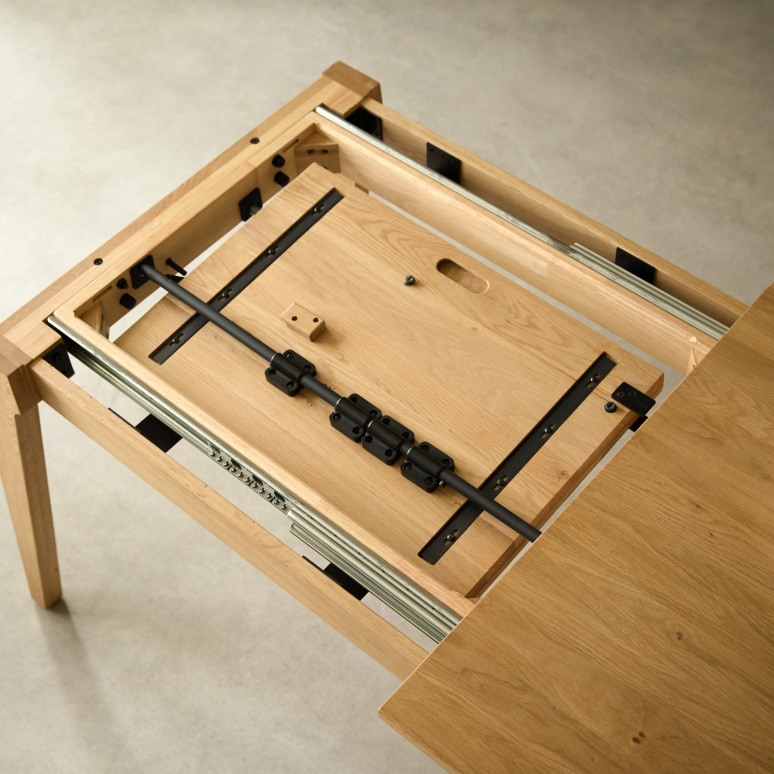 Esmée - Extendable dining table in solid oak, 4-6 seats