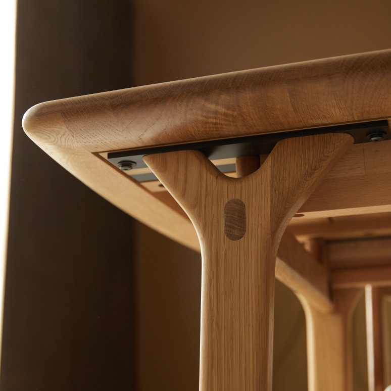 Clara - Uitschuifbare eikenhouten tafel 4-6 pers.