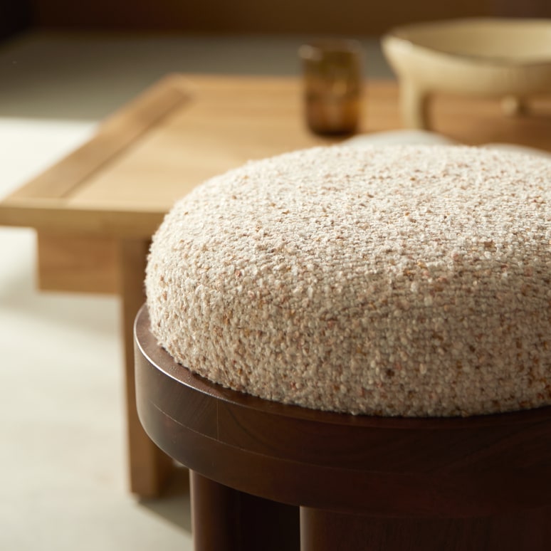 James - Pouf en manguier massif et tissu écru