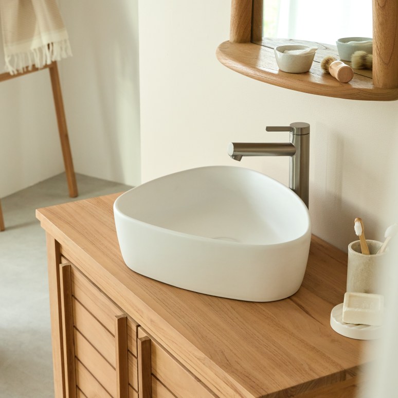 Julia - Washbasin in ceramic, w. 44 cm