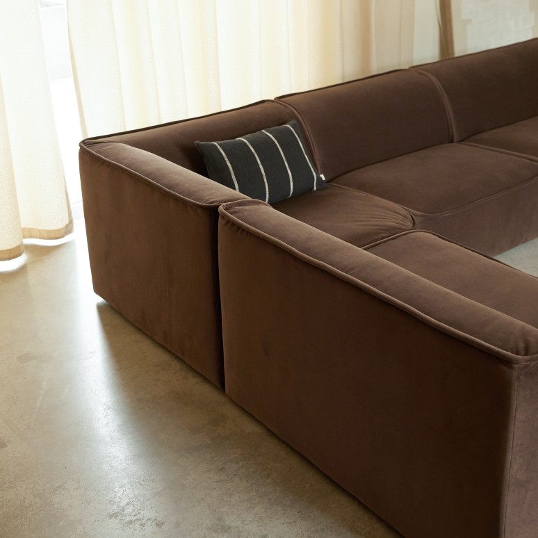 Quinto - Canapé d'angle modulable en tissu marron, 5 places