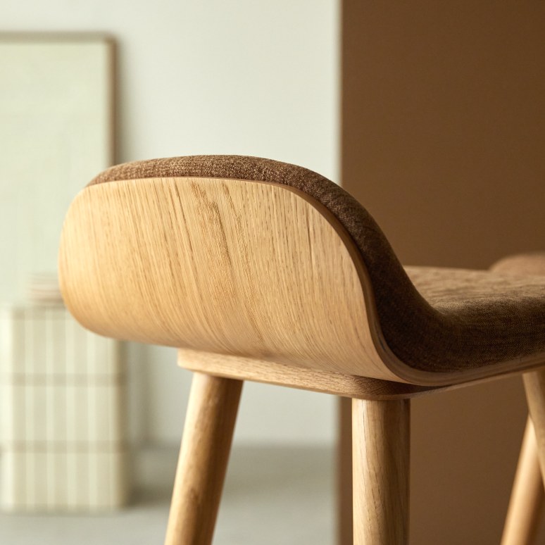 Syam - Tabouret de bar en chêne massif et tissu