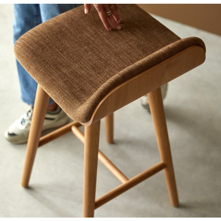 Syam - Tabouret de bar en chêne massif et tissu
