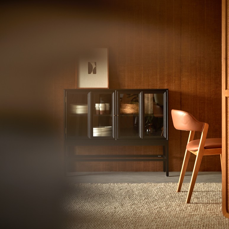 Anna - Credenza vetrina su piedini in mindi 120 cm