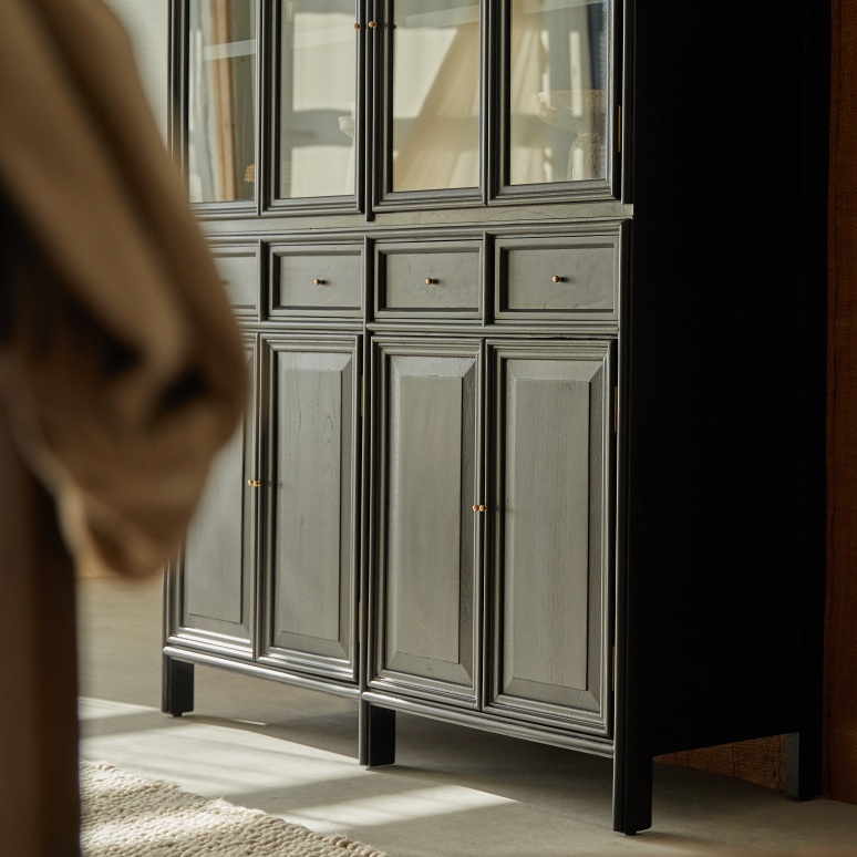 Anna - Geschirrschrank hoch mit Glas und Volltüren aus Mindi 120 cm